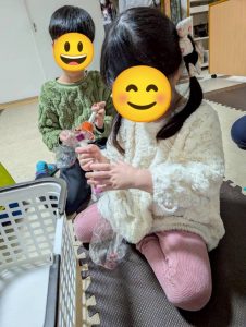 〇リトミック３月　ハンドベル片付け